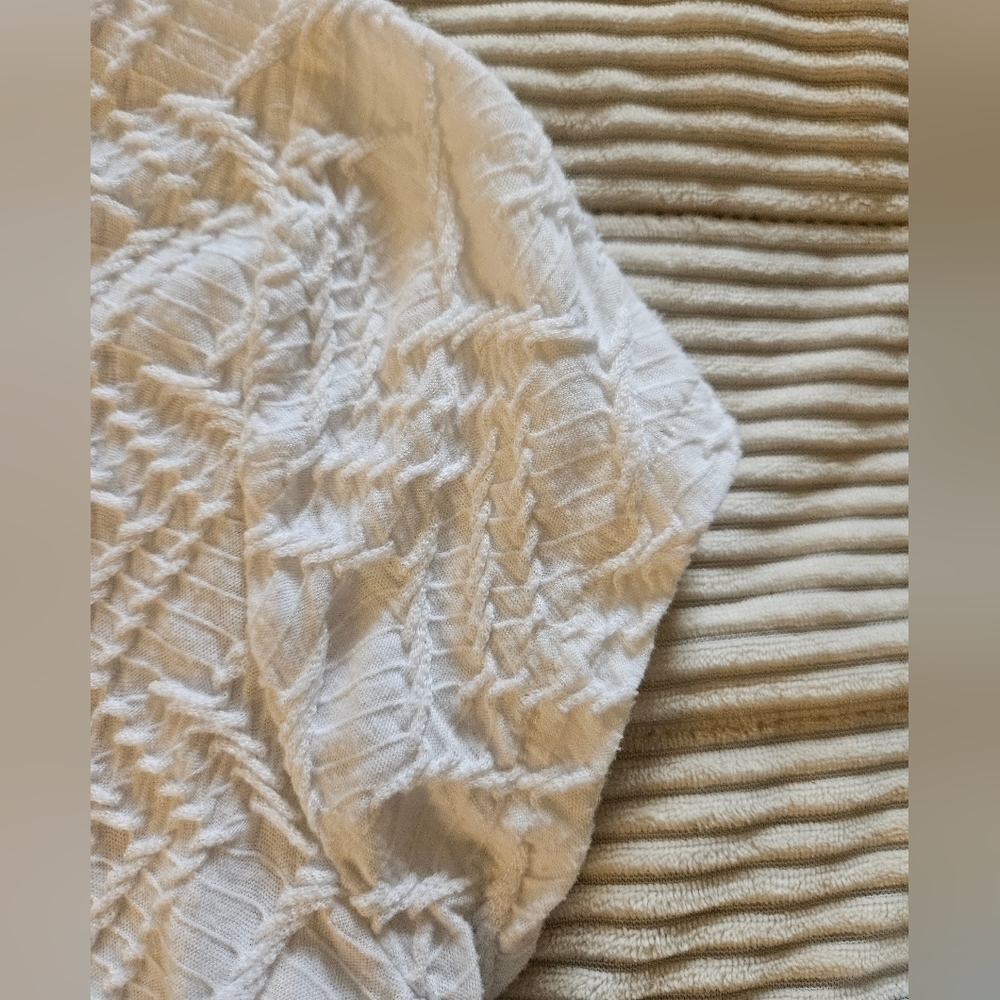 Liz Claiborne White Textured Short Sleeve Top Size XL - Picture 4 of 5